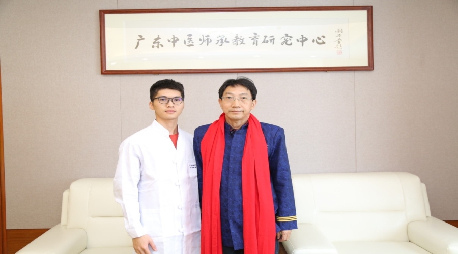 中医师承植秀华与导师曾艺文的合影-.jpg