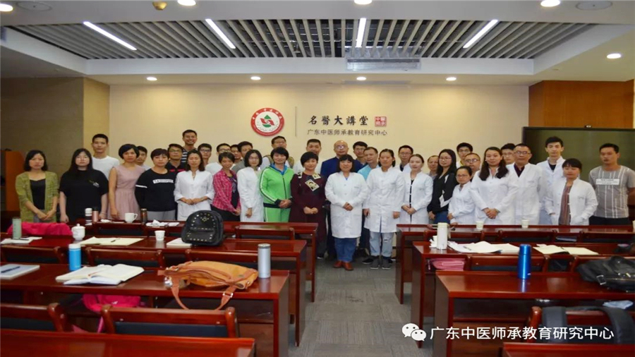 中医师承-学员与导师合照.jpg