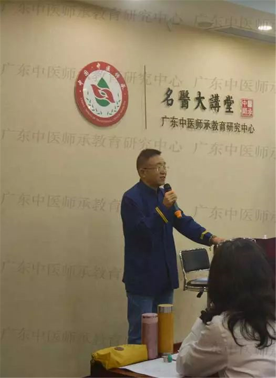 周勇主任.jpg