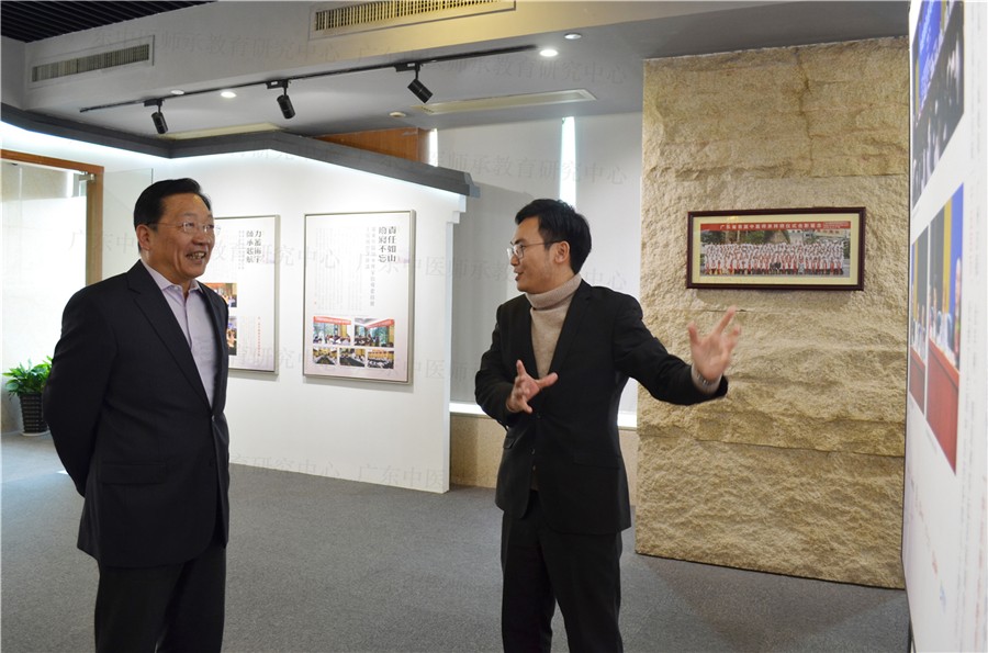 傅延龄教授参观中医师承博物馆.jpg