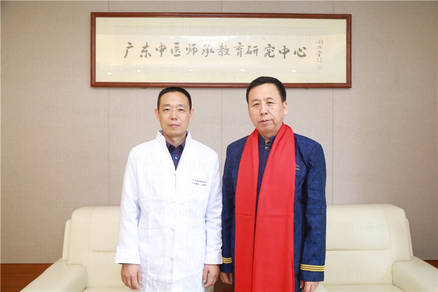 师承学员夏小波与深圳市中医院邸振福主任.jpg