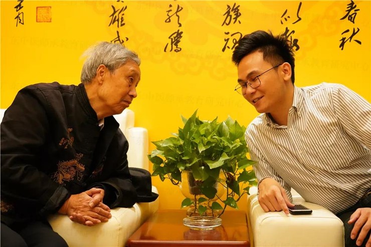 李湘授教授与师承中心梁烈秘书长交谈.jpg