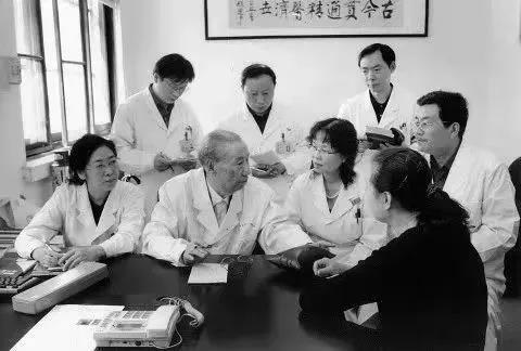 首届国医大师李振华.jpg