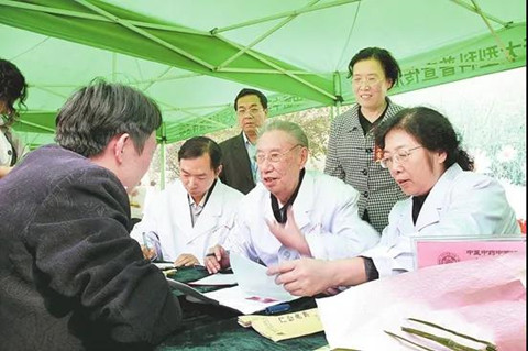 李振华义诊.jpg